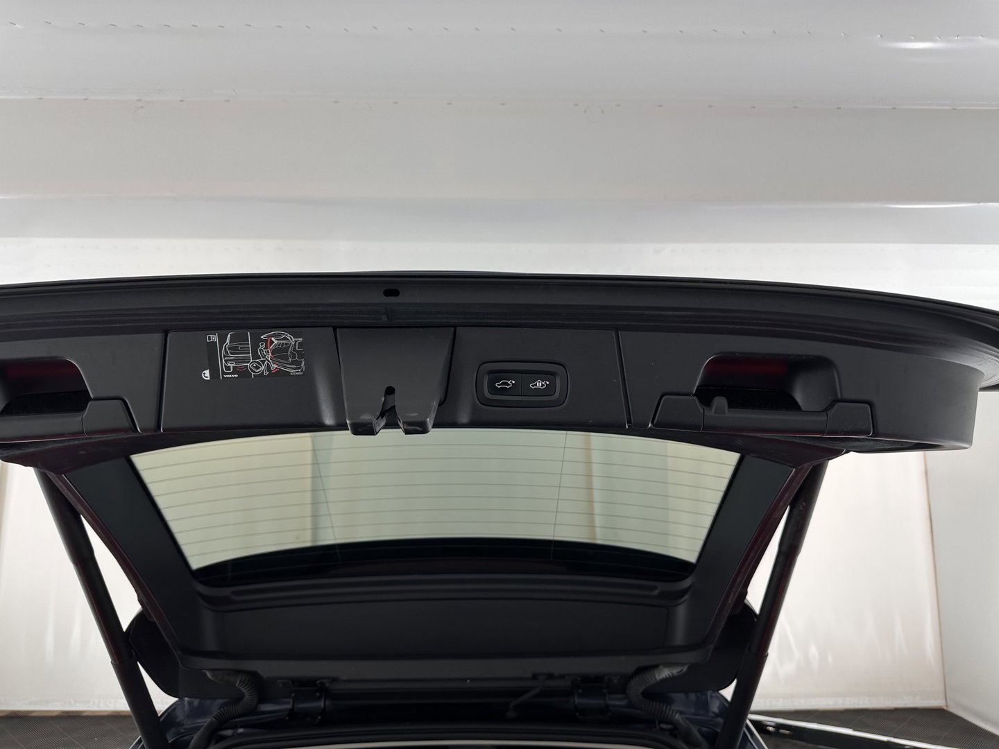 Volvo V90 2.0 D4 Momentum Pro (INCL.BTW) Aut. *PANO | LEATHER | HEAD-UP | FULL-LED | MEMORY-PACK | HEATED-SPORTSEATS | BLINDSPOT | CAMERA | KEYLESS | DIGI-COCKPIT | PRIVACY-GLASS | NAVI-FULLMAP | ECC | PDC | CRUISE | 17''