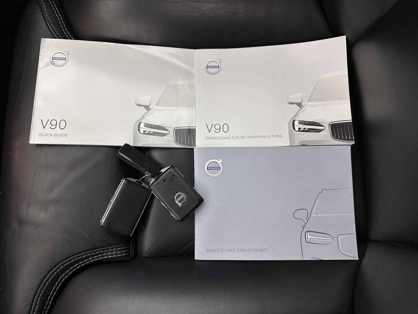 Volvo V90 2.0 D4 Momentum Pro (INCL.BTW) Aut. *PANO | LEATHER | HEAD-UP | FULL-LED | MEMORY-PACK | HEATED-SPORTSEATS | BLINDSPOT | CAMERA | KEYLESS | DIGI-COCKPIT | PRIVACY-GLASS | NAVI-FULLMAP | ECC | PDC | CRUISE | 17''