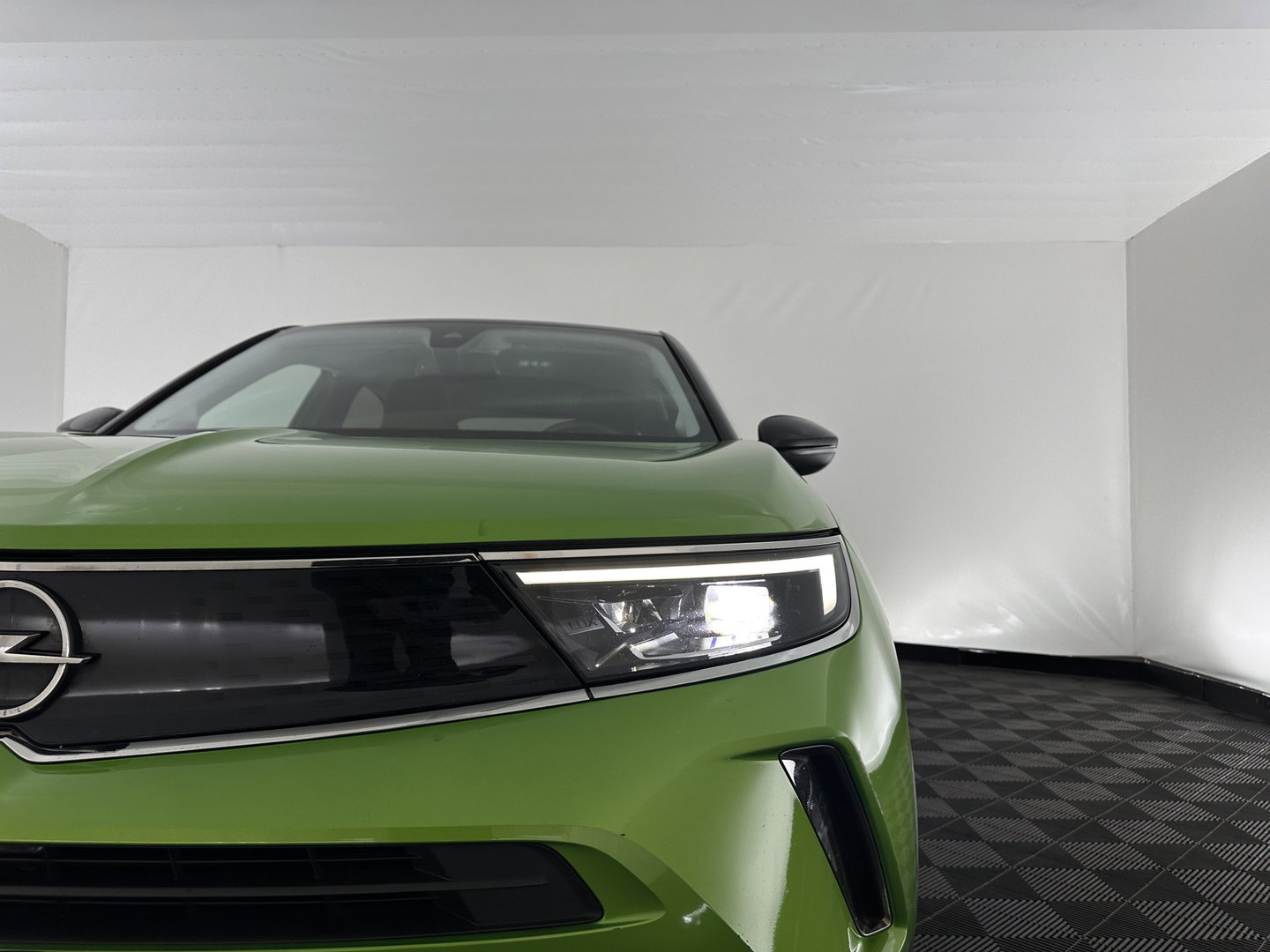 Opel Mokka-e Ultimate 50-kWh [ 3-Fase ] {SOH-84%} (INCL-BTW) *FULL-LED | LEATHER-MICROFIBRE | ADAPTIVE-CRUISE | HEATED-SPORTSEATS | DAB+ | KEYLESS | DIGI-COCKPIT | CARPLAY | AMBIENT-LIGHT | CAMERA | CCS-FASTLOADER | LANE-ASSIST | 18"ALU*