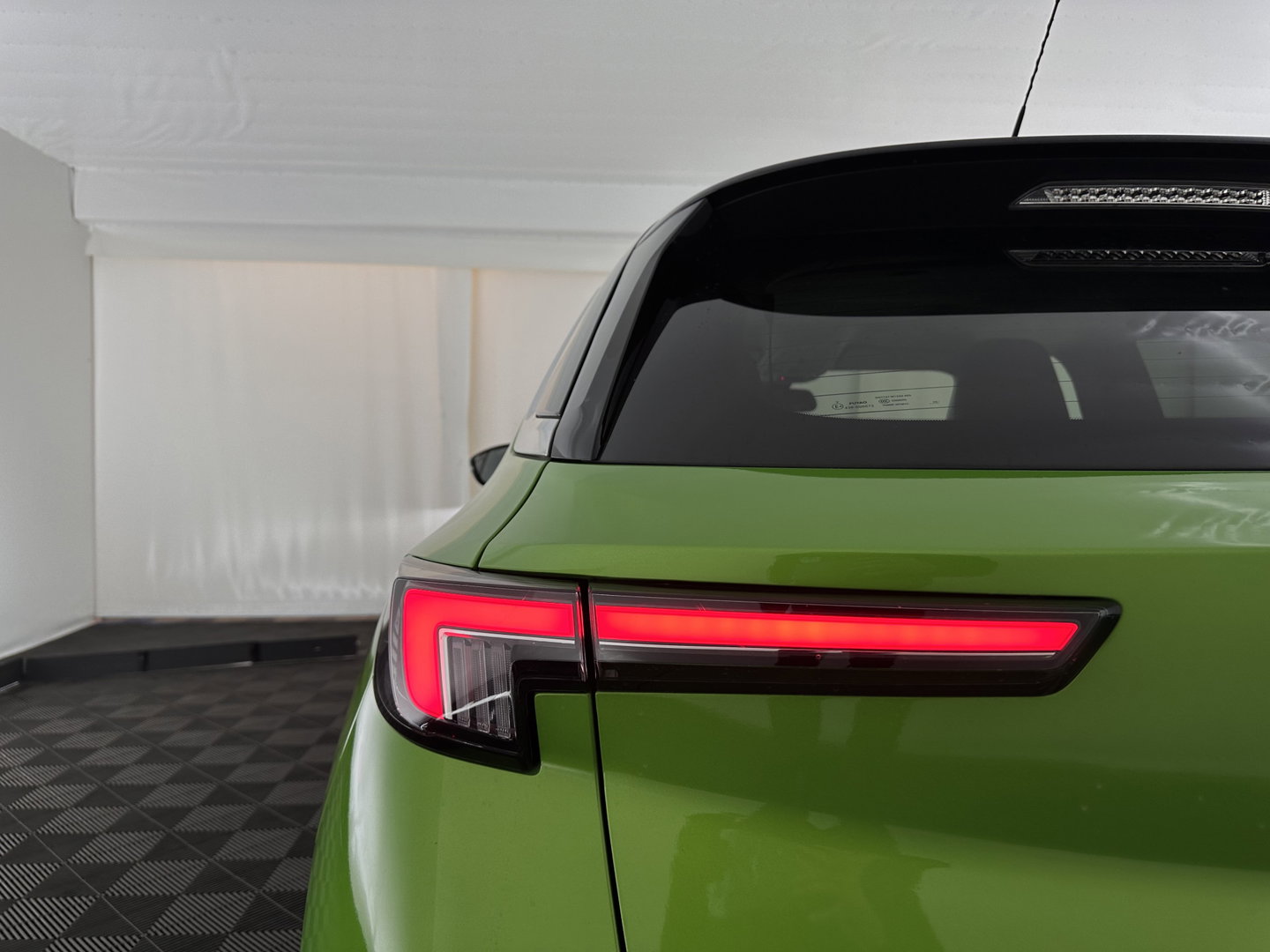 Opel Mokka-e Ultimate 50-kWh [ 3-Fase ] {SOH-84%} (INCL-BTW) *FULL-LED | LEATHER-MICROFIBRE | ADAPTIVE-CRUISE | HEATED-SPORTSEATS | DAB+ | KEYLESS | DIGI-COCKPIT | CARPLAY | AMBIENT-LIGHT | CAMERA | CCS-FASTLOADER | LANE-ASSIST | 18"ALU*