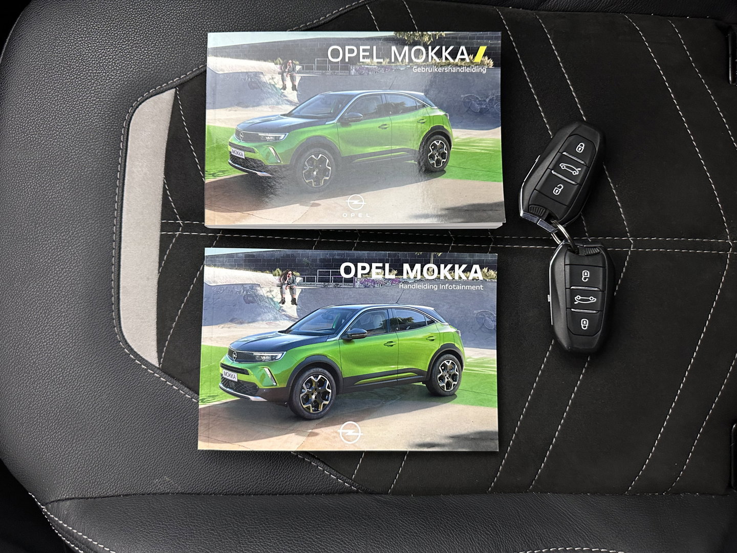 Opel Mokka-e Ultimate 50-kWh [ 3-Fase ] {SOH-84%} (INCL-BTW) *FULL-LED | LEATHER-MICROFIBRE | ADAPTIVE-CRUISE | HEATED-SPORTSEATS | DAB+ | KEYLESS | DIGI-COCKPIT | CARPLAY | AMBIENT-LIGHT | CAMERA | CCS-FASTLOADER | LANE-ASSIST | 18"ALU*