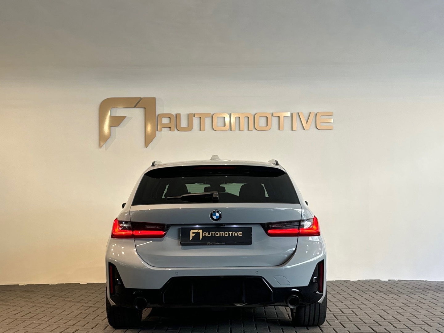 BMW 3 Serie Touring 320e M Sport Pano|Trekhaak|Sfeer|InclBTW