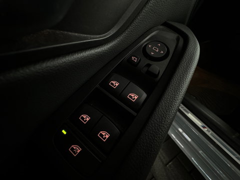 BMW 3 Serie Touring 320e M Sport Pano|Trekhaak|Sfeer|InclBTW