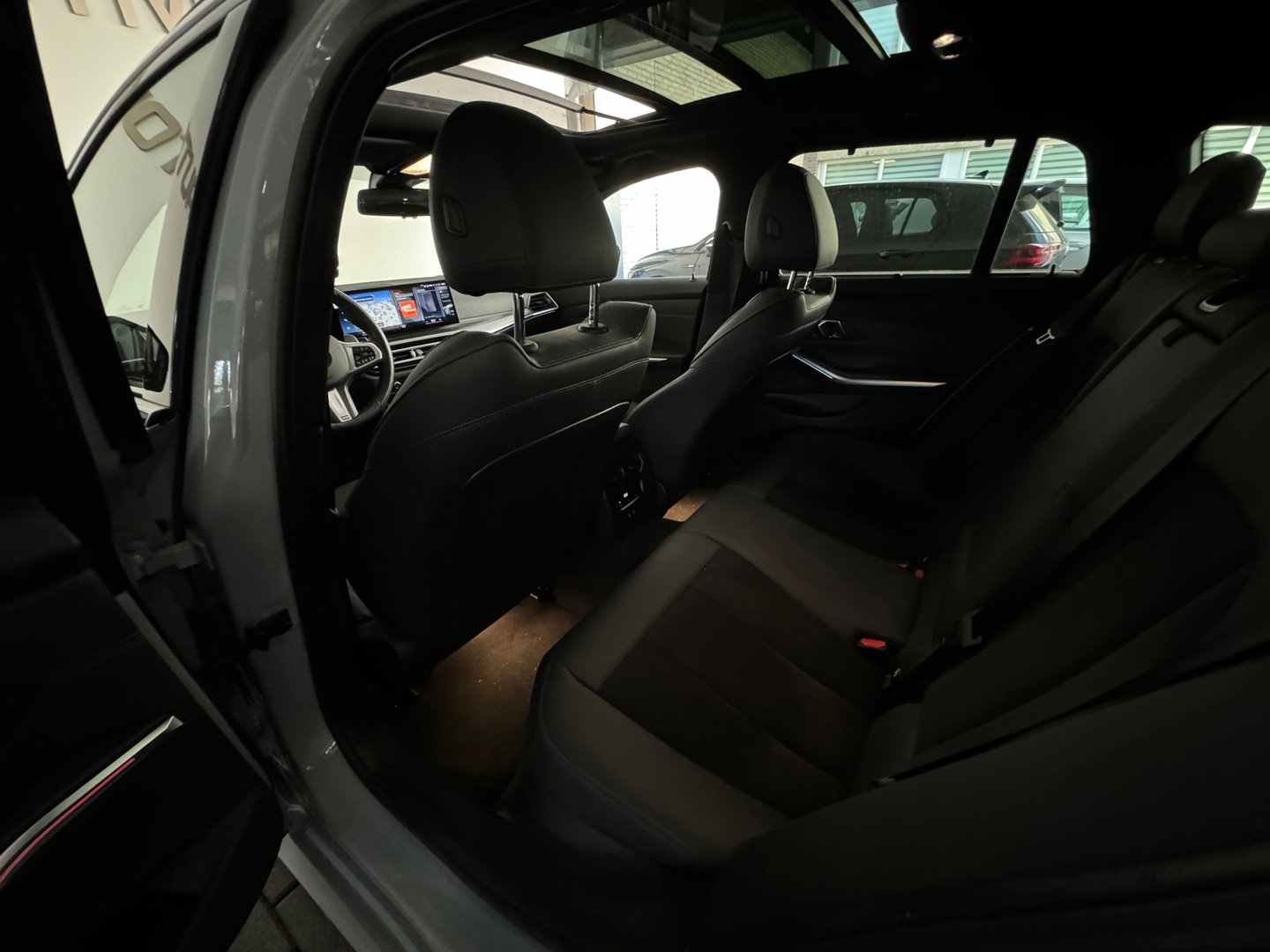 BMW 3 Serie Touring 320e M Sport Pano|Trekhaak|Sfeer|InclBTW