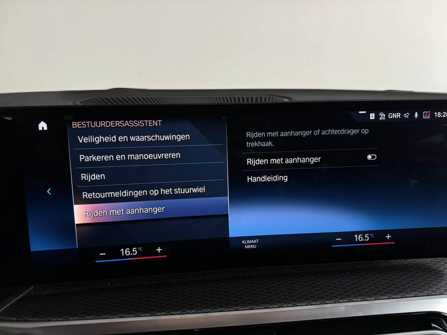 BMW 3 Serie Touring 320e M Sport Pano|Trekhaak|Sfeer|InclBTW