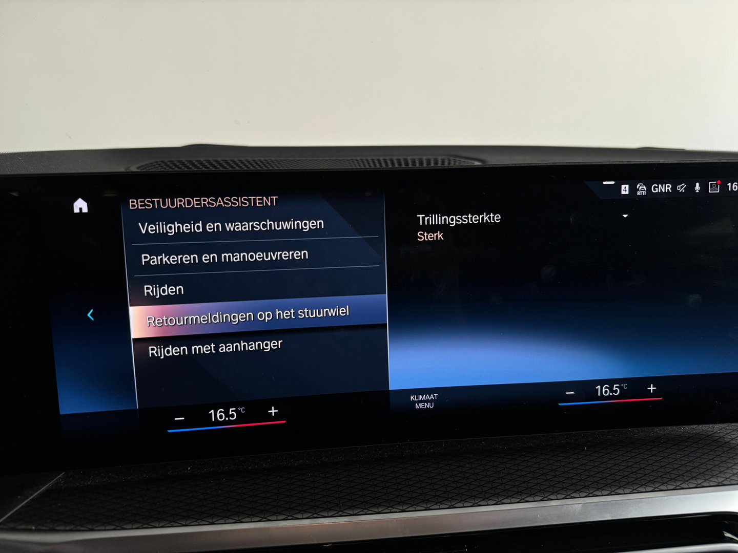 BMW 3 Serie Touring 320e M Sport Pano|Trekhaak|Sfeer|InclBTW