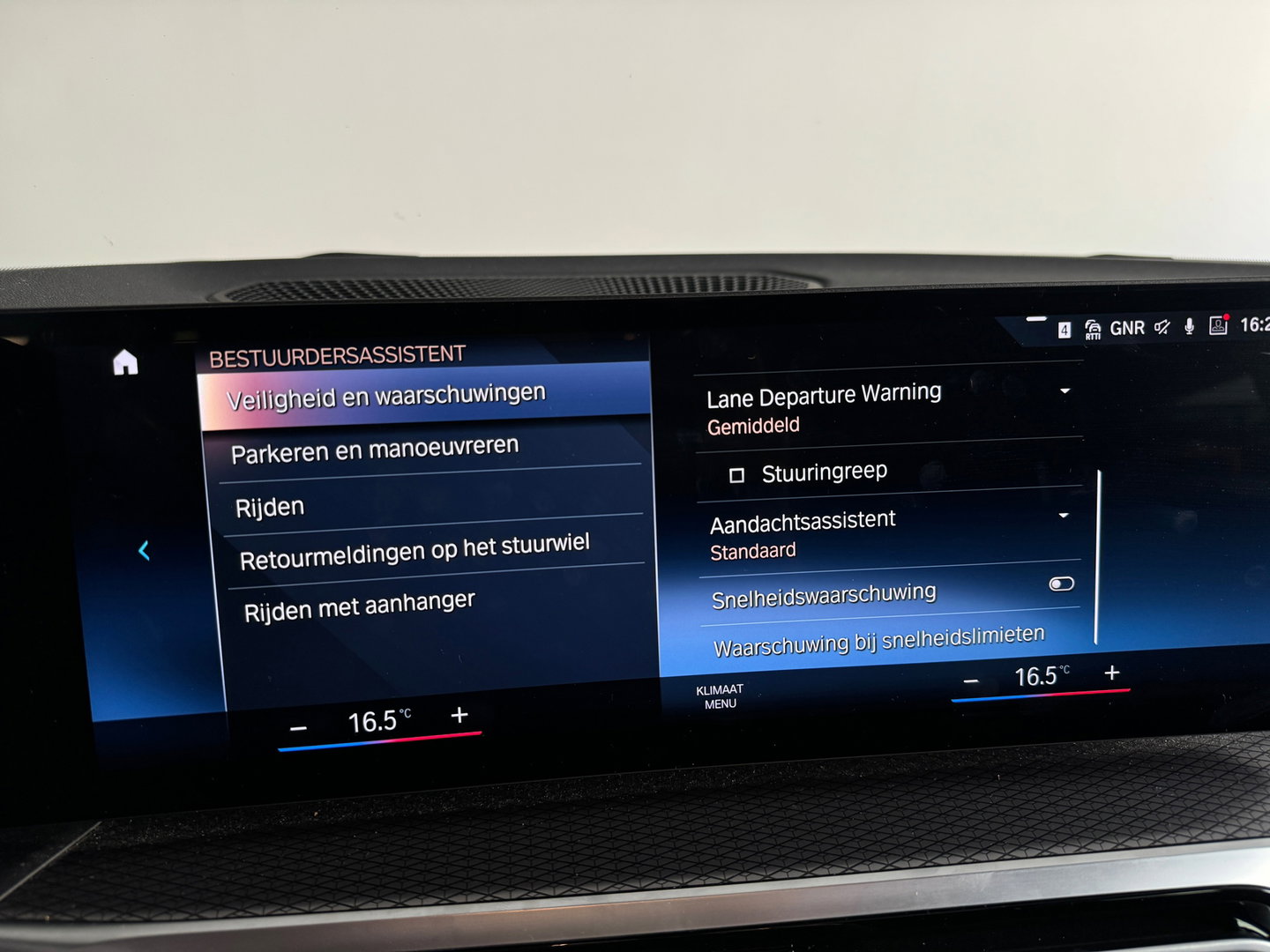 BMW 3 Serie Touring 320e M Sport Pano|Trekhaak|Sfeer|InclBTW