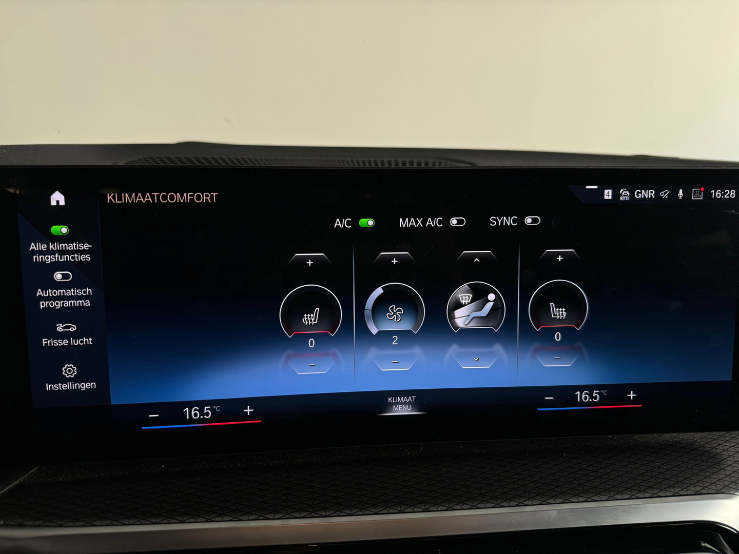 BMW 3 Serie Touring 320e M Sport Pano|Trekhaak|Sfeer|InclBTW