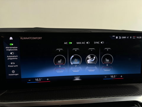 BMW 3 Serie Touring 320e M Sport Pano|Trekhaak|Sfeer|InclBTW