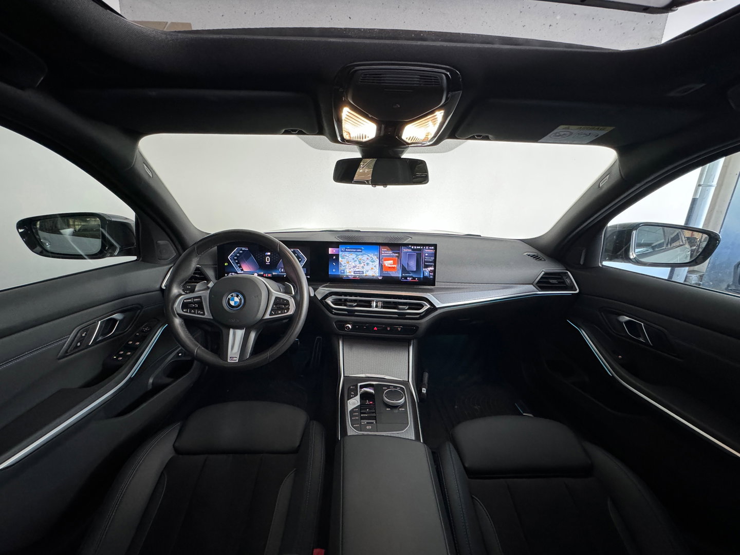 BMW 3 Serie Touring 320e M Sport Pano|Trekhaak|Sfeer|InclBTW