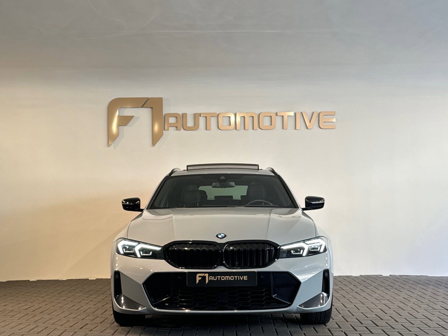 BMW 3 Serie Touring 320e M Sport Pano|Trekhaak|Sfeer|InclBTW