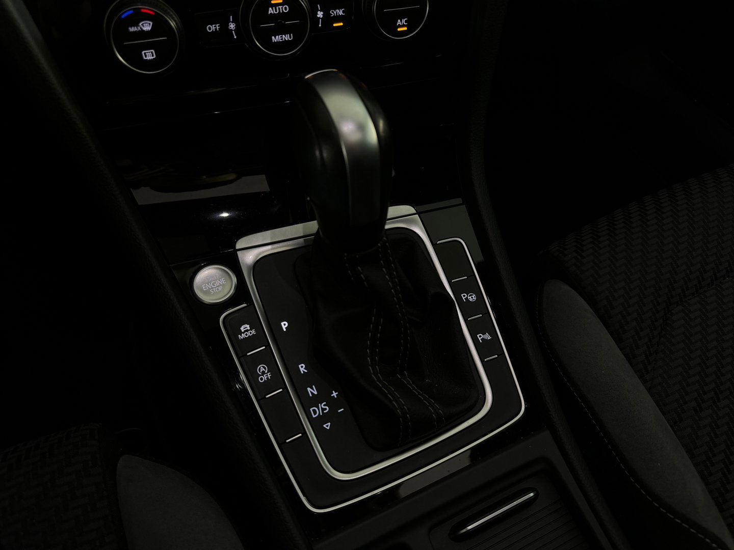 Volkswagen Golf 1.5 TSI Highline Business R Pano|Keyles|Sfeer