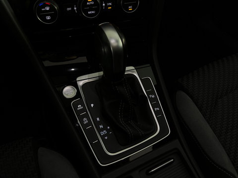 Volkswagen Golf 1.5 TSI Highline Business R Pano|Keyles|Sfeer