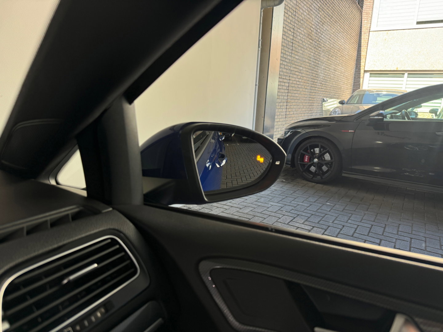 Volkswagen Golf 1.5 TSI Highline Business R Pano|Keyles|Sfeer