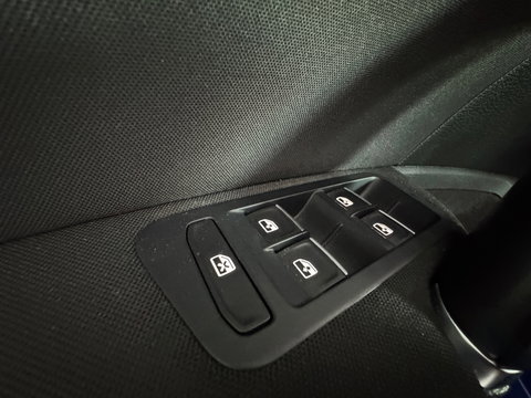 Volkswagen Golf 1.5 TSI Highline Business R Pano|Keyles|Sfeer