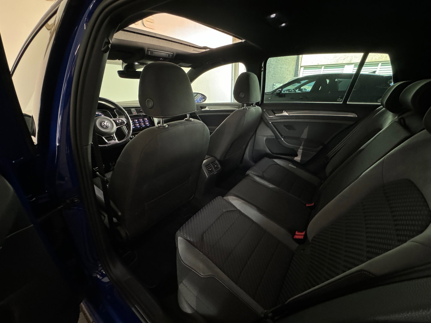 Volkswagen Golf 1.5 TSI Highline Business R Pano|Keyles|Sfeer