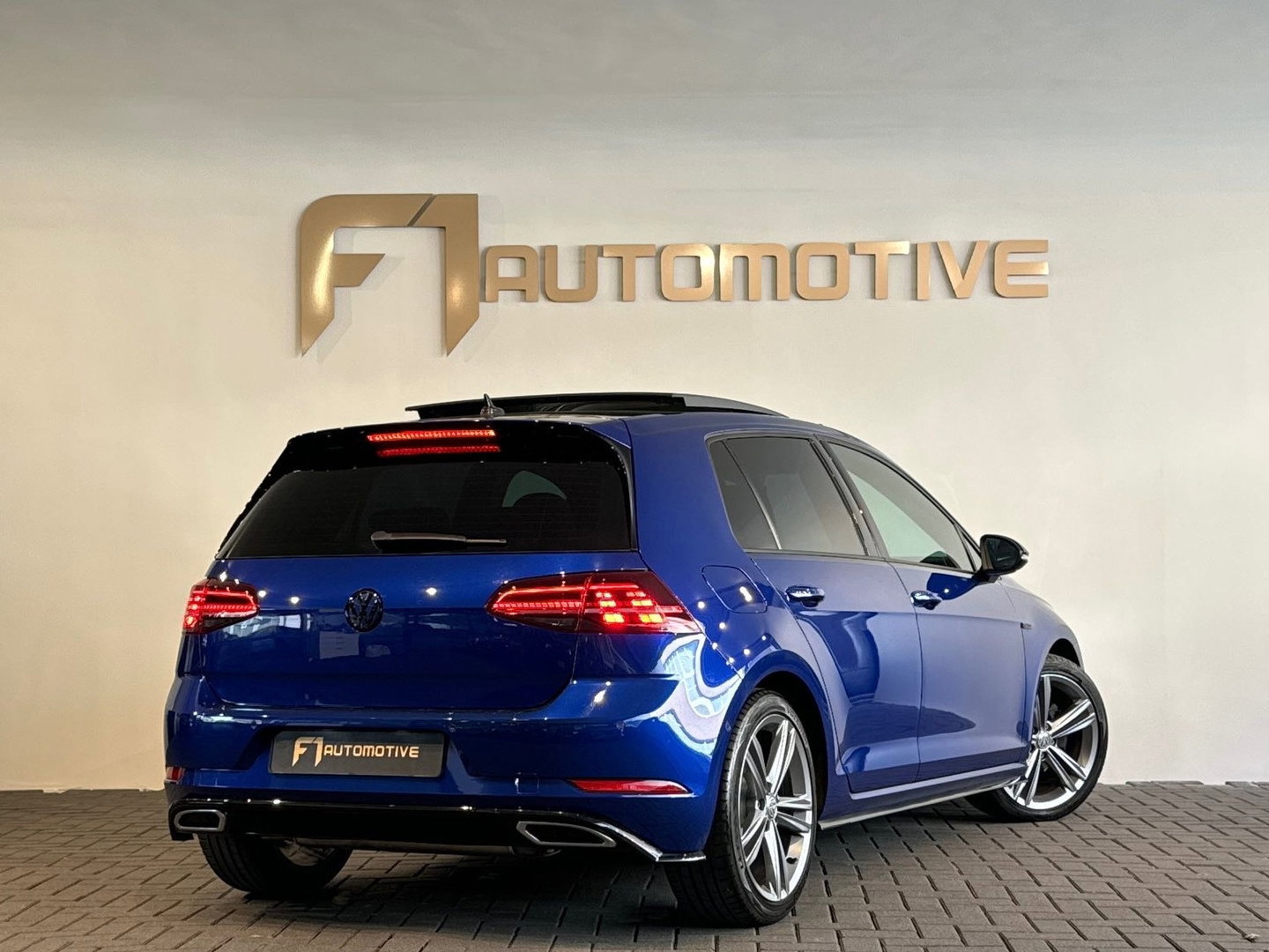 Volkswagen Golf 1.5 TSI Highline Business R Pano|Keyles|Sfeer