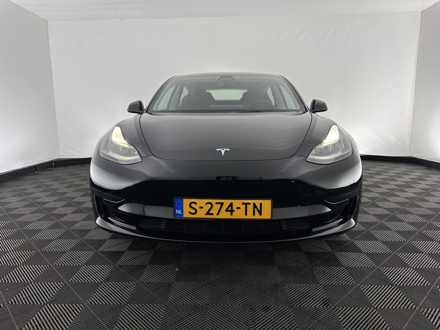 Tesla Model 3 Standard RWD Plus 60 kWh [ 3-Fase ] {SOH-91%} (INCL-BTW) Aut. *PANO | AUTOPILOT | LEATHER | KEYLESS | FULL-LED | MEMORY-PACK | TOPVIEW | DAB | CARPLAY | DIGI-COCKPIT | LANE-ASSIST | COMFORTSEATS | 19"ALU*