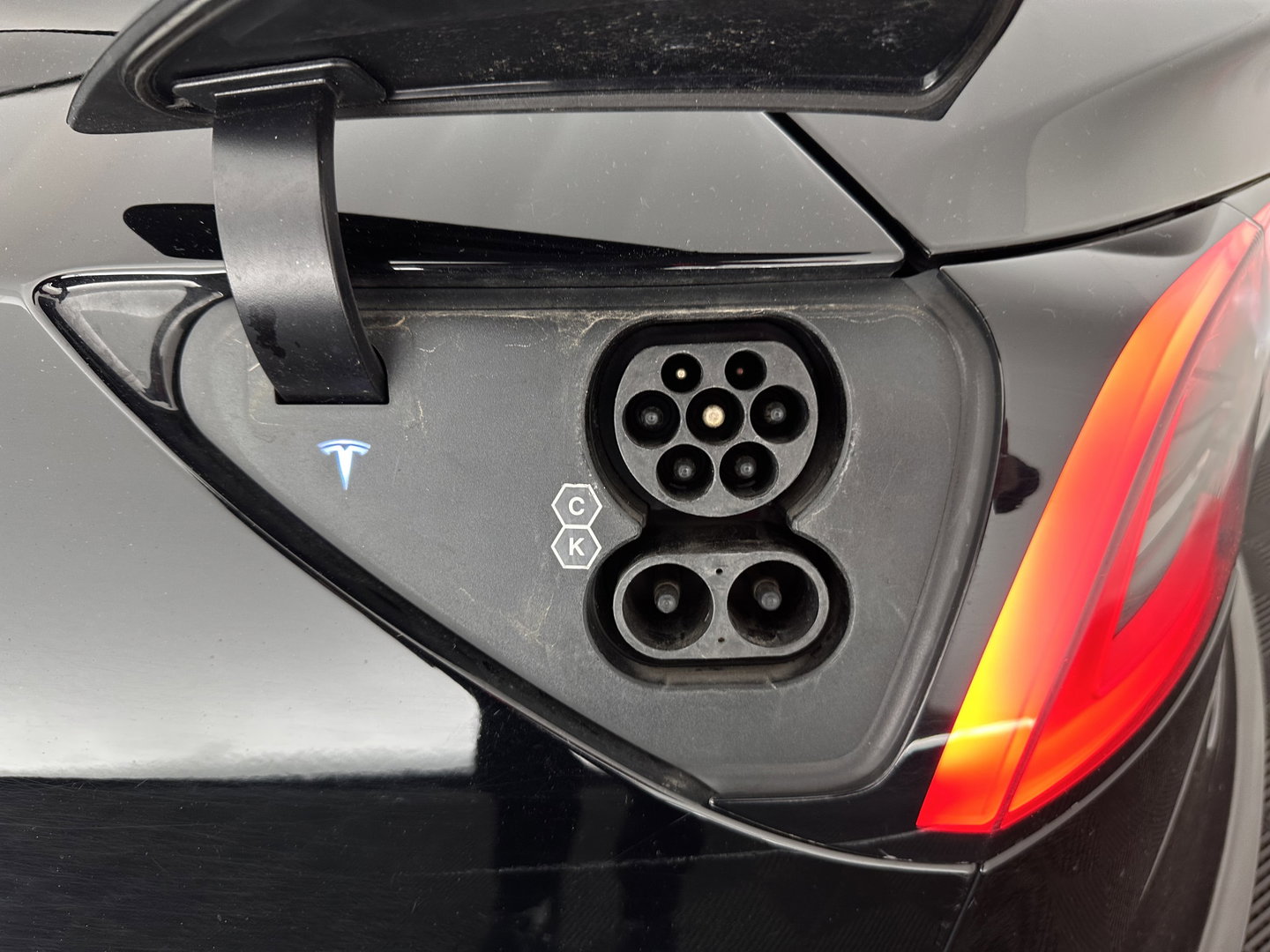 Tesla Model 3 Standard RWD Plus 60 kWh [ 3-Fase ] {SOH-91%} (INCL-BTW) Aut. *PANO | AUTOPILOT | LEATHER | KEYLESS | FULL-LED | MEMORY-PACK | TOPVIEW | DAB | CARPLAY | DIGI-COCKPIT | LANE-ASSIST | COMFORTSEATS | 19"ALU*