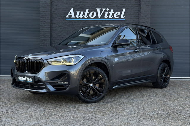 BMW X1 - xDrive25e Sportline | Sportleder | Harman Kardon | Head-Up | Trekhaak | Camera | 20x op voorraad!