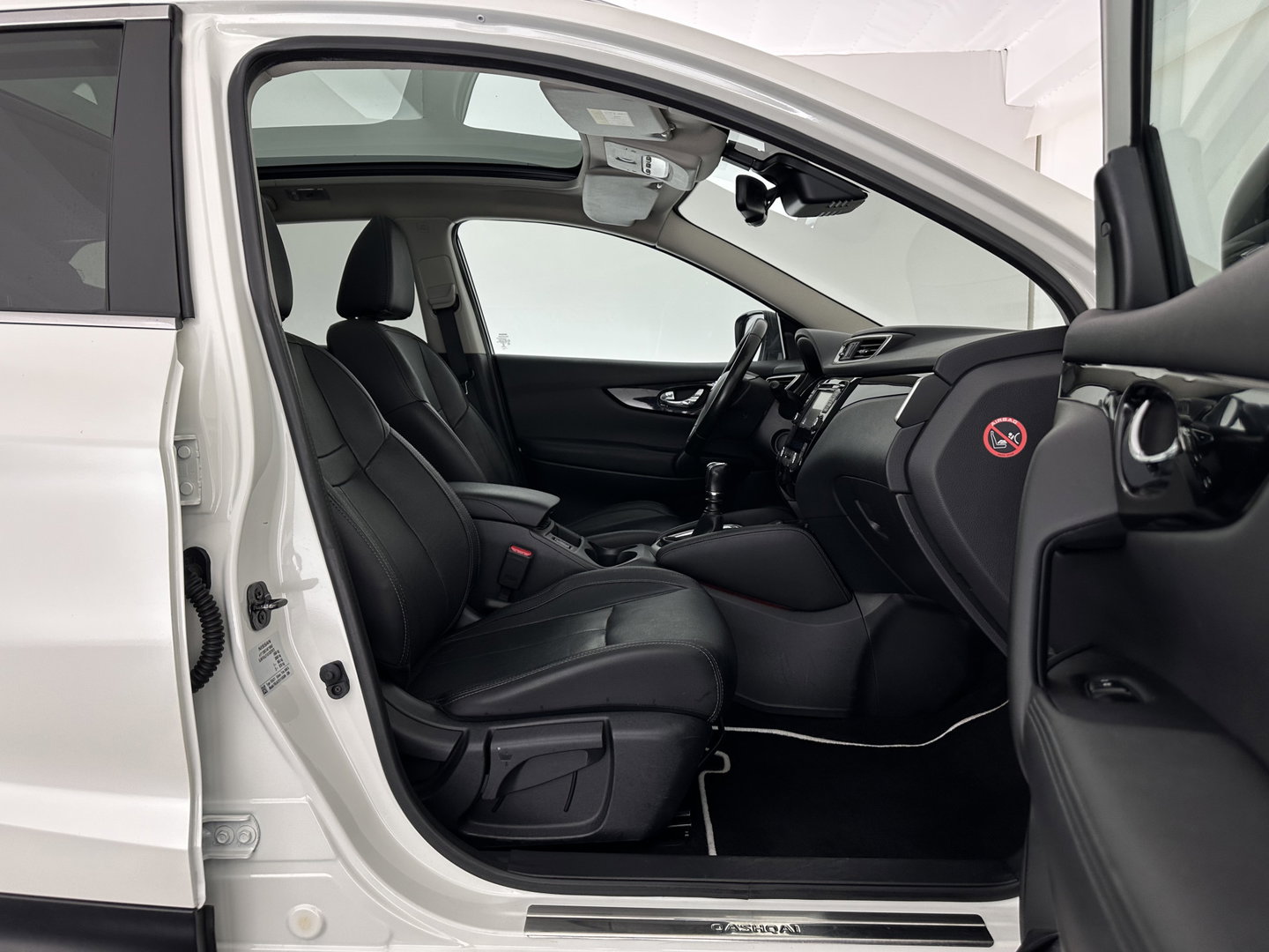 Nissan QASHQAI 1.2 Tekna *PANO | LEATHER | TOPVIEW | BLINDSPOT | LED-LIGHTS | NAVI-FULLMAP | HEATED-COMFORTSEATS | KEYLESS | DAB+ | PRIVACY-GLASS | ECC | AMBIENTLIGHT | LANE-ASSIST | PDC | TOWBAR | 19''ALU*