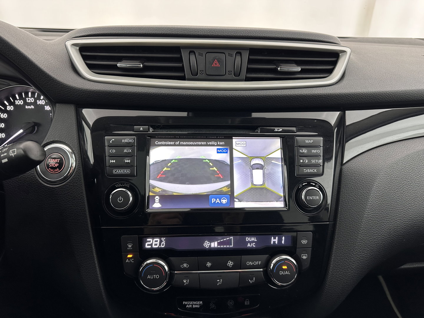 Nissan QASHQAI 1.2 Tekna *PANO | LEATHER | TOPVIEW | BLINDSPOT | LED-LIGHTS | NAVI-FULLMAP | HEATED-COMFORTSEATS | KEYLESS | DAB+ | PRIVACY-GLASS | ECC | AMBIENTLIGHT | LANE-ASSIST | PDC | TOWBAR | 19''ALU*