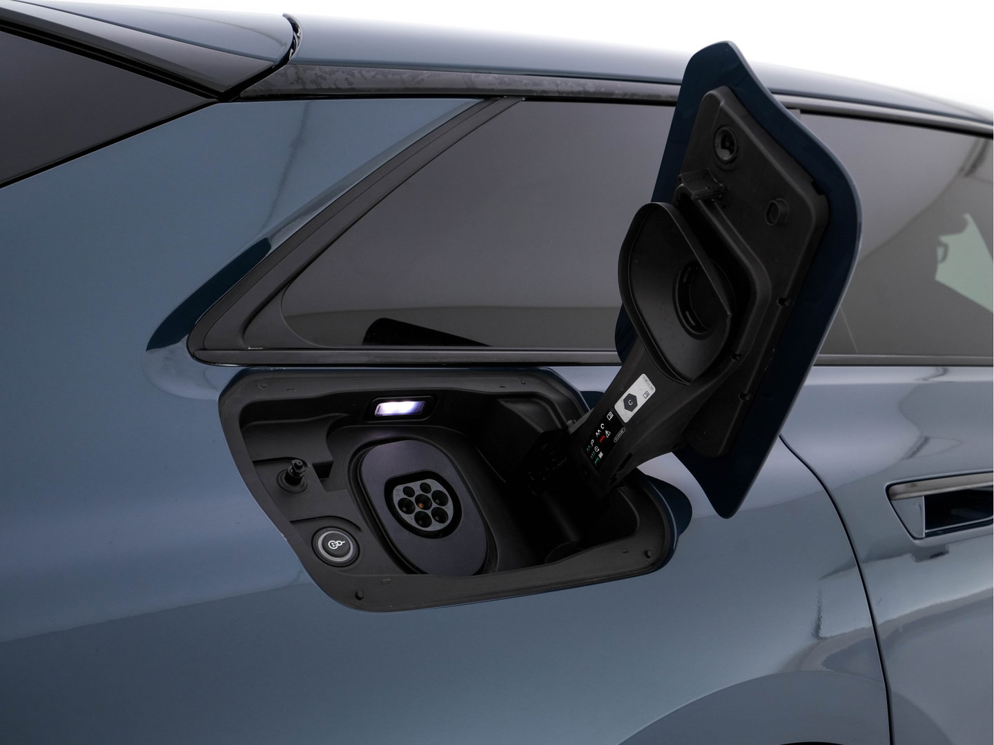 Audi A6 Avant e-tron S edition 83 kWh [ 3-Fase-11kW ] {SOH-100%} (INCL-BTW) *MATRIX-LED | ADAPTIVE-CRUISE | TOP-VIEW | BLINDSPOT | KEYLESS | MEMORY-PACK | WIDESCREEN-COCKPIT | PRIVACY-GLASS | SHIFT-PADDLES | HEATED-SPORTSEATS | TOWBAR | 21''ALU*