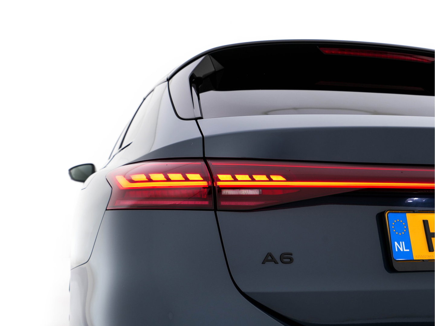 Audi A6 Avant e-tron S edition 83 kWh [ 3-Fase-11kW ] {SOH-100%} (INCL-BTW) *MATRIX-LED | ADAPTIVE-CRUISE | TOP-VIEW | BLINDSPOT | KEYLESS | MEMORY-PACK | WIDESCREEN-COCKPIT | PRIVACY-GLASS | SHIFT-PADDLES | HEATED-SPORTSEATS | TOWBAR | 21''ALU*