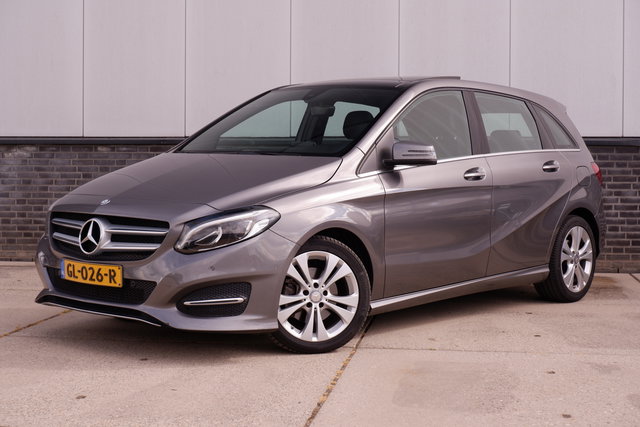 Mercedes-Benz B-Klasse - 180 Ambition | Panorama | Trekhaak | Navi | LED