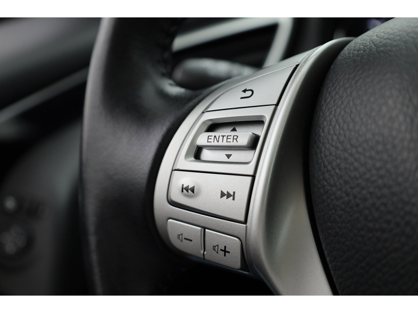 Nissan QASHQAI 1.2 Tekna | Cruise | 360cam | Dodehoek. | Pano | Trekhaak | Stoelverw. | Achteruitrijcamera