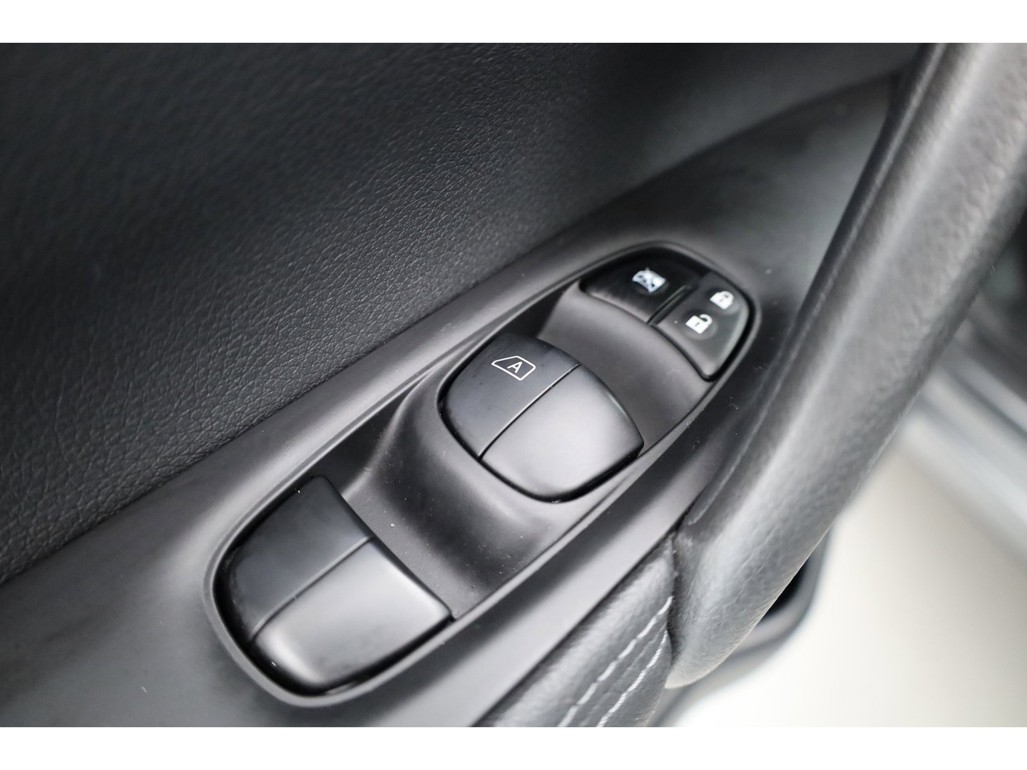 Nissan QASHQAI 1.2 Tekna | Cruise | 360cam | Dodehoek. | Pano | Trekhaak | Stoelverw. | Achteruitrijcamera