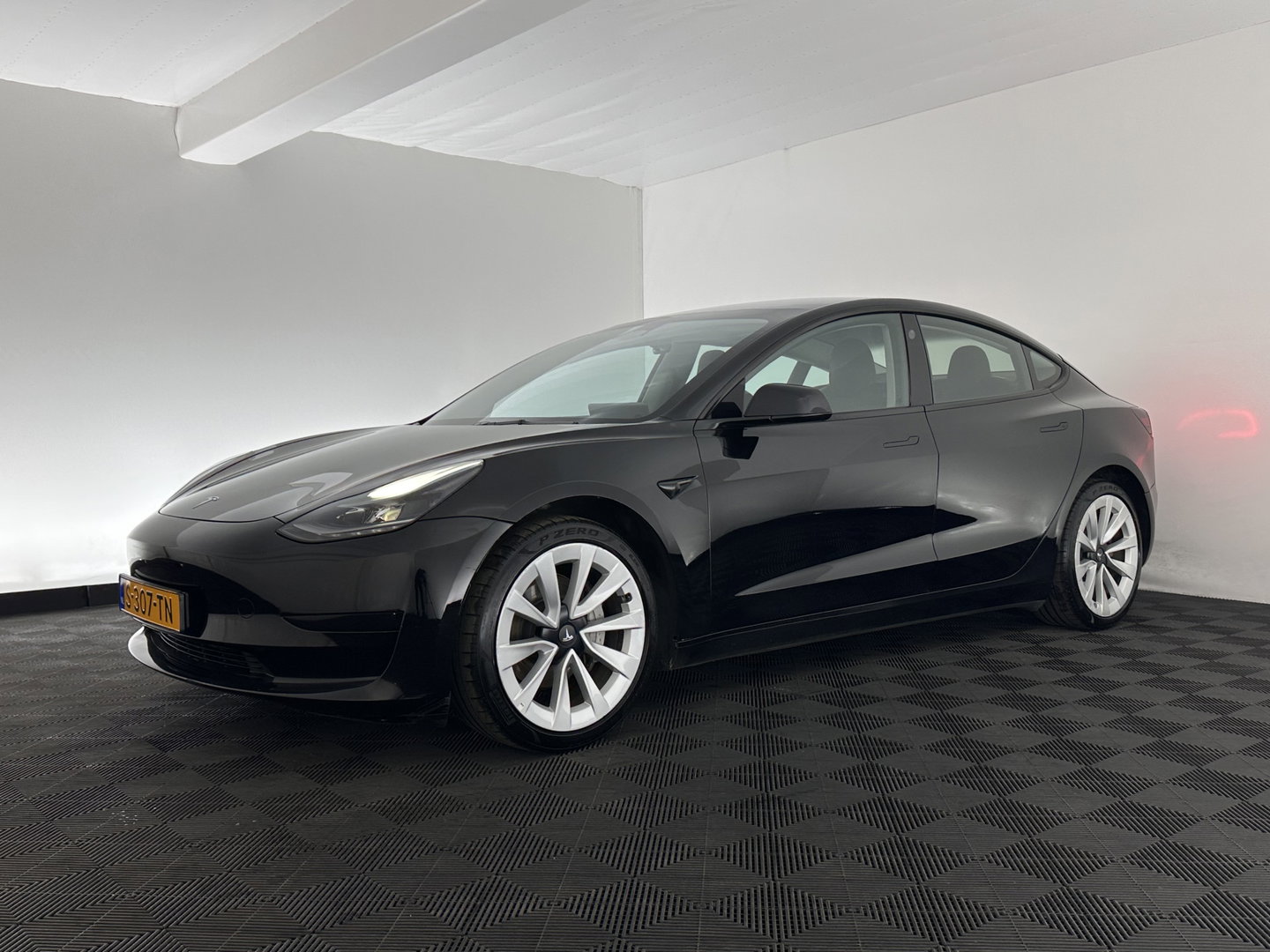 Tesla Model 3 Standard RWD Plus 60 kWh [ ⚠️DRIVE MOTOR MAKES NOISE⚠️ 3-Fase ] {SOH-88%]  (INCL-BTW) Aut. *PANO | AUTOPILOT | LEATHER | KEYLESS | FULL-LED | MEMORY-PACK | TOPVIEW | DAB | CARPLAY | DIGI-COCKPIT | LANE-ASSIST | COMFORTSEATS | 19"ALU*