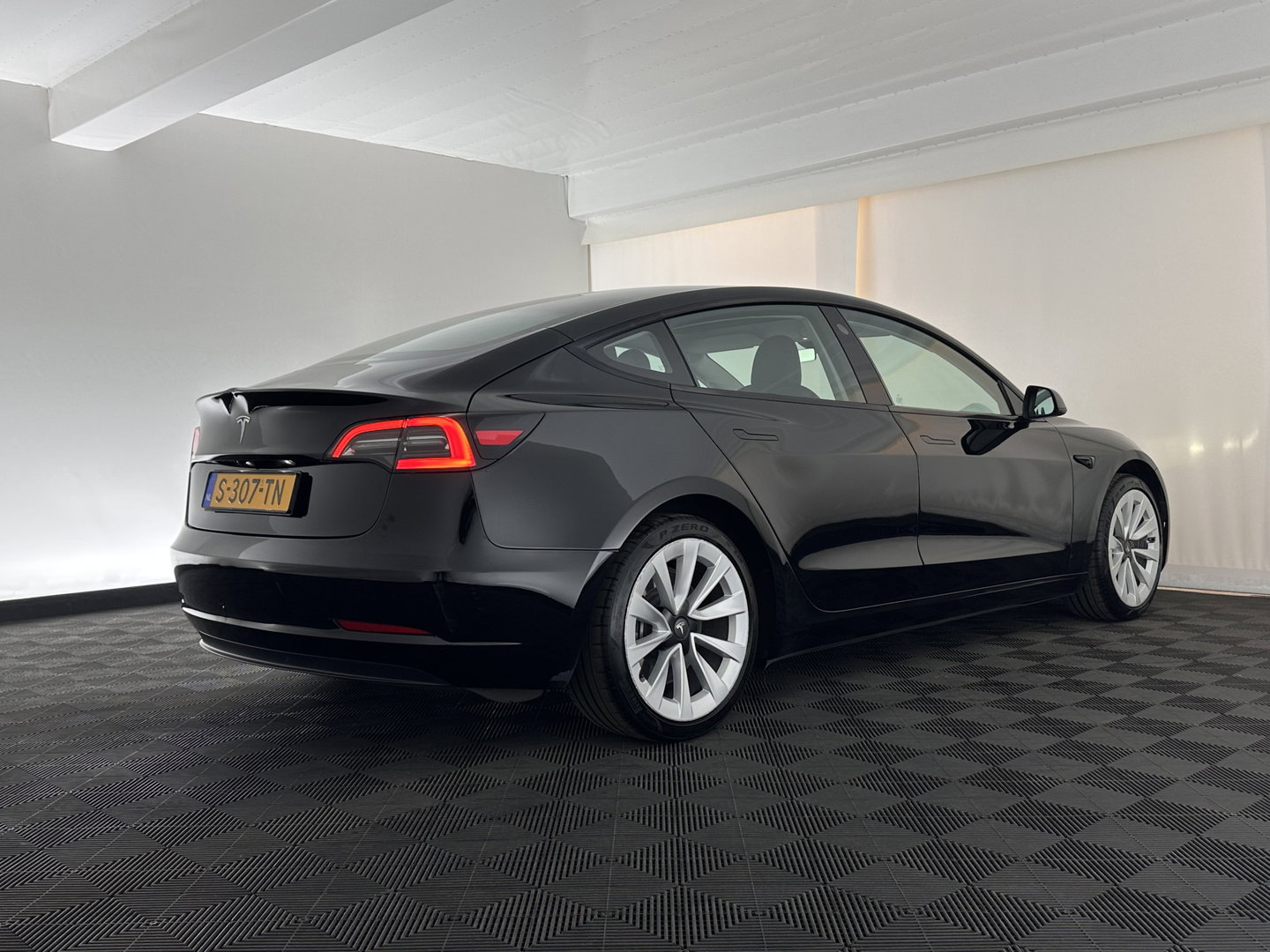 Tesla Model 3 Standard RWD Plus 60 kWh [ ⚠️DRIVE MOTOR MAKES NOISE⚠️ 3-Fase ] {SOH-88%]  (INCL-BTW) Aut. *PANO | AUTOPILOT | LEATHER | KEYLESS | FULL-LED | MEMORY-PACK | TOPVIEW | DAB | CARPLAY | DIGI-COCKPIT | LANE-ASSIST | COMFORTSEATS | 19"ALU*