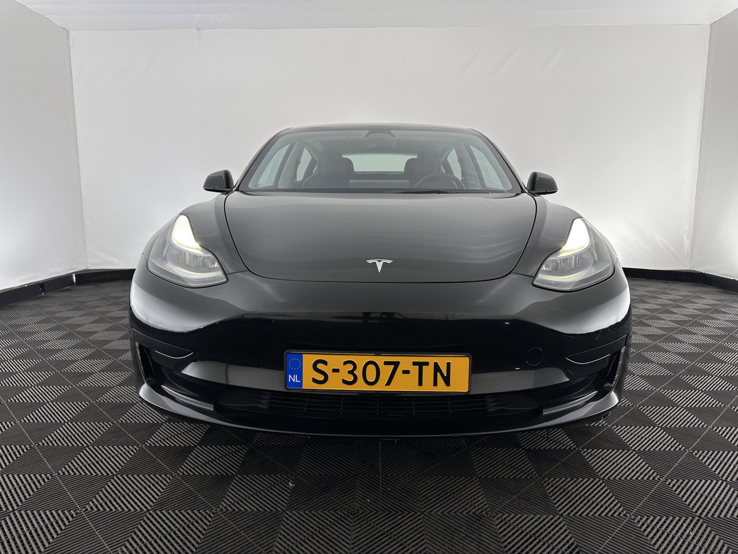 Tesla Model 3 Standard RWD Plus 60 kWh [ ⚠️DRIVE MOTOR MAKES NOISE⚠️ 3-Fase ] {SOH-88%]  (INCL-BTW) Aut. *PANO | AUTOPILOT | LEATHER | KEYLESS | FULL-LED | MEMORY-PACK | TOPVIEW | DAB | CARPLAY | DIGI-COCKPIT | LANE-ASSIST | COMFORTSEATS | 19"ALU*