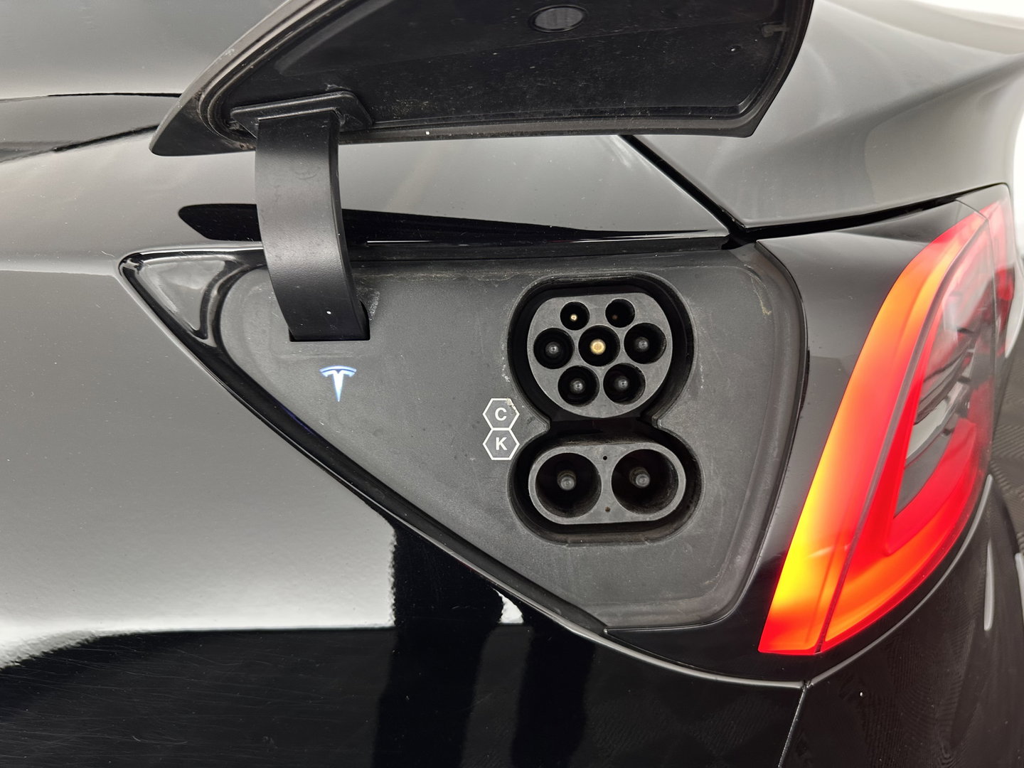 Tesla Model 3 Standard RWD Plus 60 kWh [ ⚠️DRIVE MOTOR MAKES NOISE⚠️ 3-Fase ] {SOH-88%]  (INCL-BTW) Aut. *PANO | AUTOPILOT | LEATHER | KEYLESS | FULL-LED | MEMORY-PACK | TOPVIEW | DAB | CARPLAY | DIGI-COCKPIT | LANE-ASSIST | COMFORTSEATS | 19"ALU*