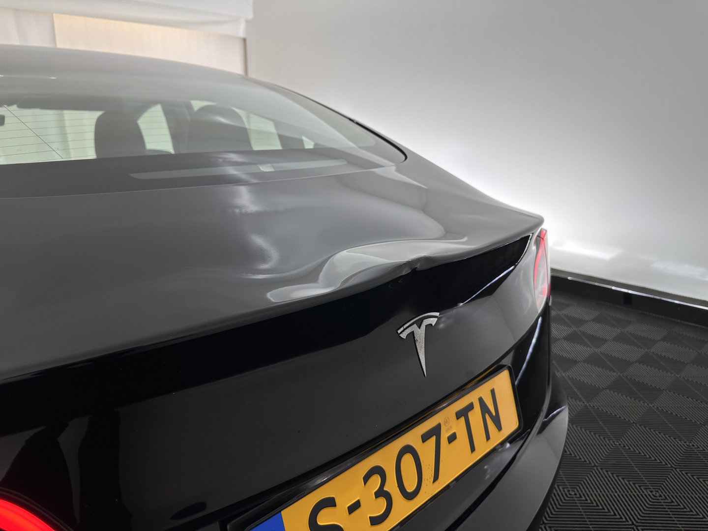 Tesla Model 3 Standard RWD Plus 60 kWh [ ⚠️DRIVE MOTOR MAKES NOISE⚠️ 3-Fase ] {SOH-88%]  (INCL-BTW) Aut. *PANO | AUTOPILOT | LEATHER | KEYLESS | FULL-LED | MEMORY-PACK | TOPVIEW | DAB | CARPLAY | DIGI-COCKPIT | LANE-ASSIST | COMFORTSEATS | 19"ALU*