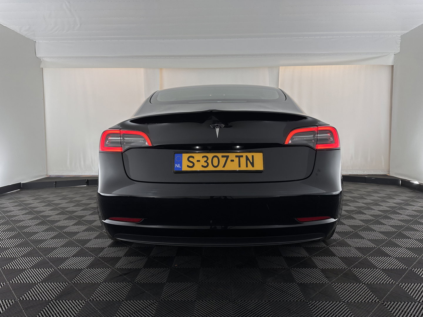 Tesla Model 3 Standard RWD Plus 60 kWh [ ⚠️DRIVE MOTOR MAKES NOISE⚠️ 3-Fase ] {SOH-88%]  (INCL-BTW) Aut. *PANO | AUTOPILOT | LEATHER | KEYLESS | FULL-LED | MEMORY-PACK | TOPVIEW | DAB | CARPLAY | DIGI-COCKPIT | LANE-ASSIST | COMFORTSEATS | 19"ALU*