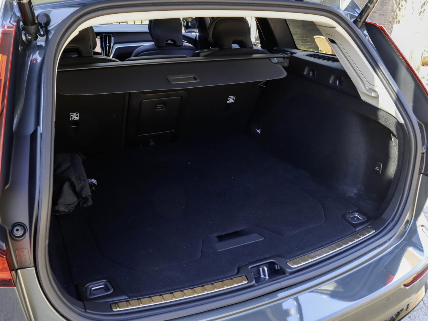 Volvo V60 T6 AWD Plus Dark Pano Forest Lake 360 Harman Kardon HeadUp 18 inch