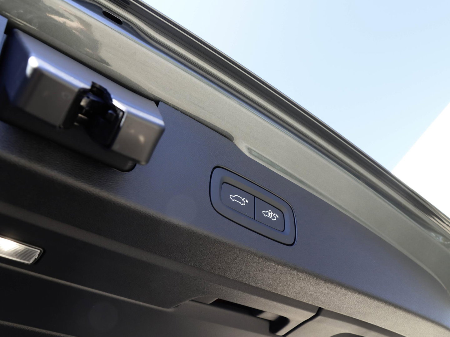 Volvo V60 T6 AWD Plus Dark Pano Forest Lake 360 Harman Kardon HeadUp 18 inch