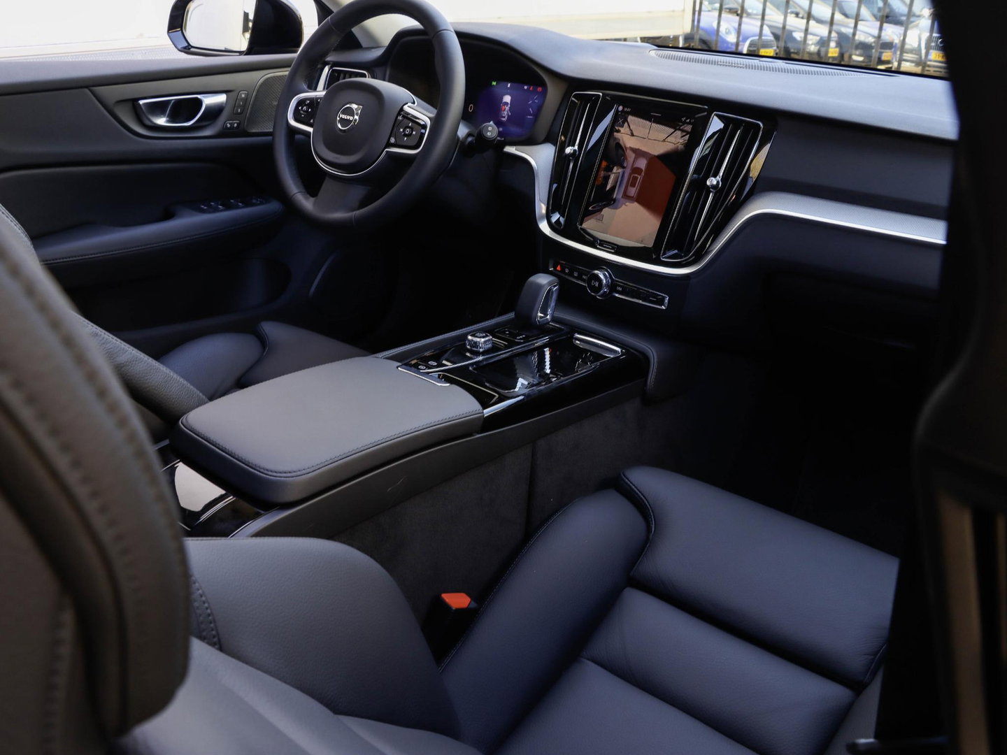 Volvo V60 T6 AWD Plus Dark Pano Forest Lake 360 Harman Kardon HeadUp 18 inch