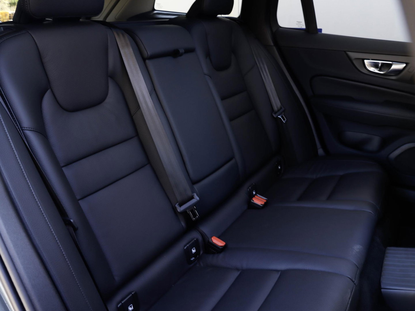 Volvo V60 T6 AWD Plus Dark Pano Forest Lake 360 Harman Kardon HeadUp 18 inch