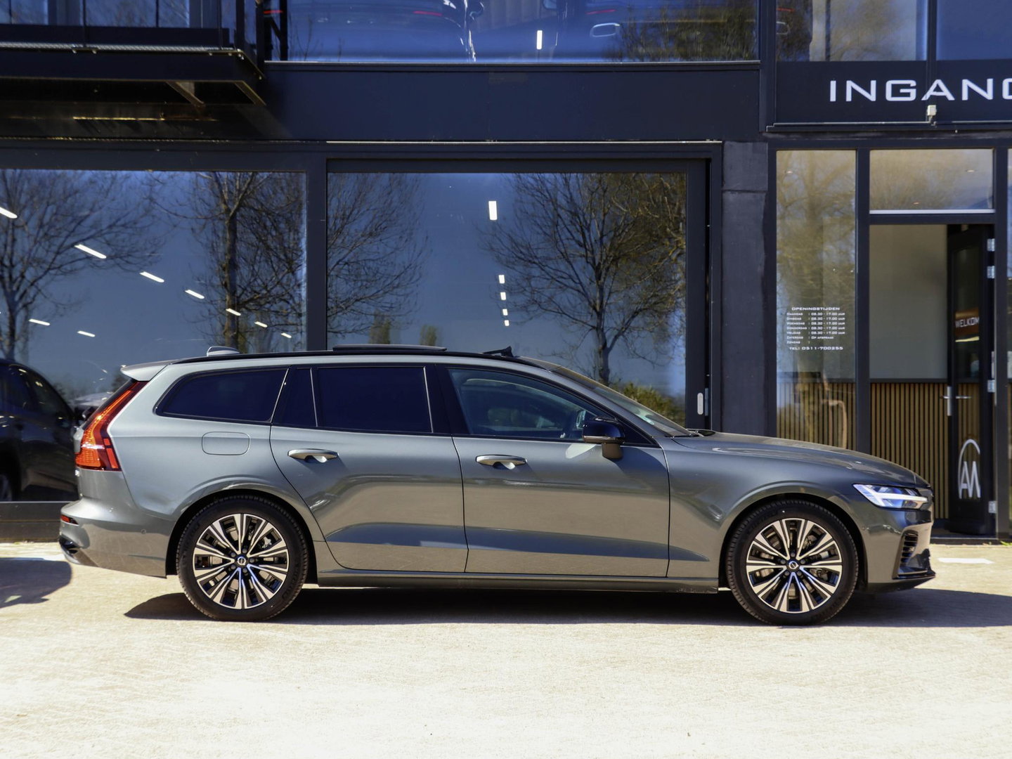 Volvo V60 T6 AWD Plus Dark Pano Forest Lake 360 Harman Kardon HeadUp 18 inch