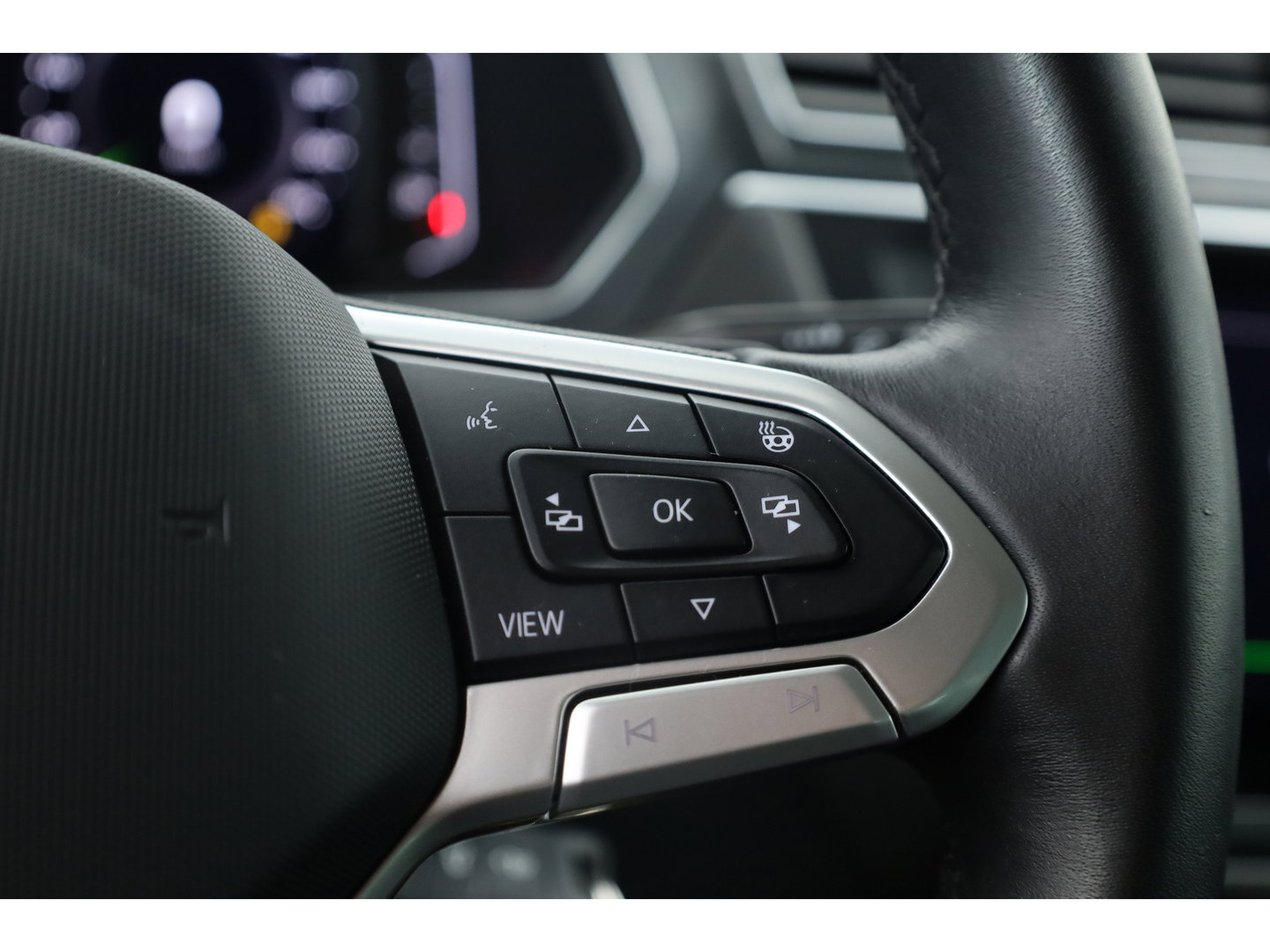 Volkswagen Tiguan 1.5 TSI Urban Sport DSG | Elek. Trekhaak | Digi. Cockpit | Adapt. Cruise | Stoel- Stuurverw. | Camera