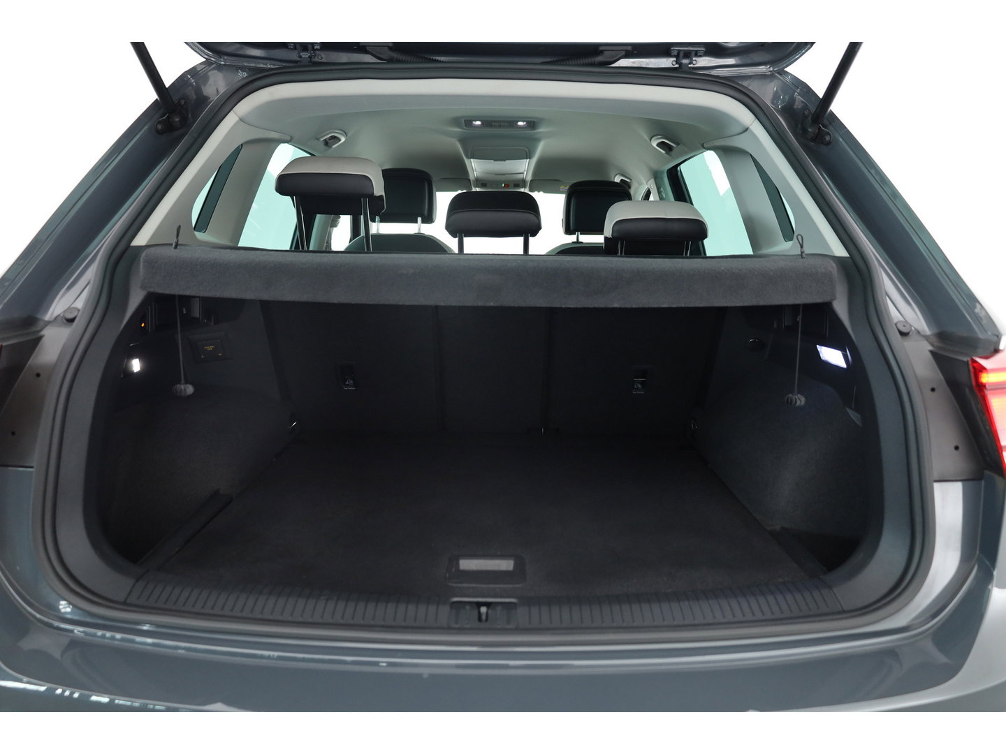 Volkswagen Tiguan 1.5 TSI Urban Sport DSG | Elek. Trekhaak | Digi. Cockpit | Adapt. Cruise | Stoel- Stuurverw. | Camera