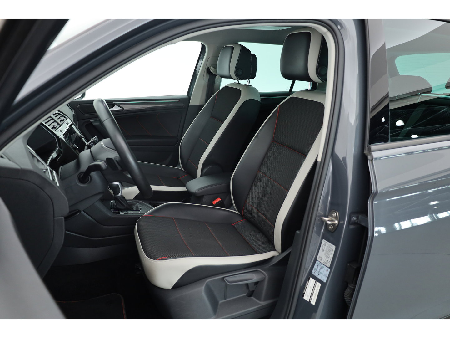 Volkswagen Tiguan 1.5 TSI Urban Sport DSG | Elek. Trekhaak | Digi. Cockpit | Adapt. Cruise | Stoel- Stuurverw. | Camera