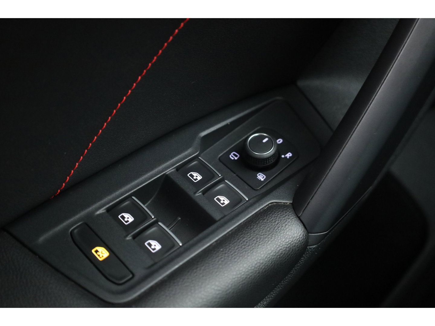 Volkswagen Tiguan 1.5 TSI Urban Sport DSG | Elek. Trekhaak | Digi. Cockpit | Adapt. Cruise | Stoel- Stuurverw. | Camera