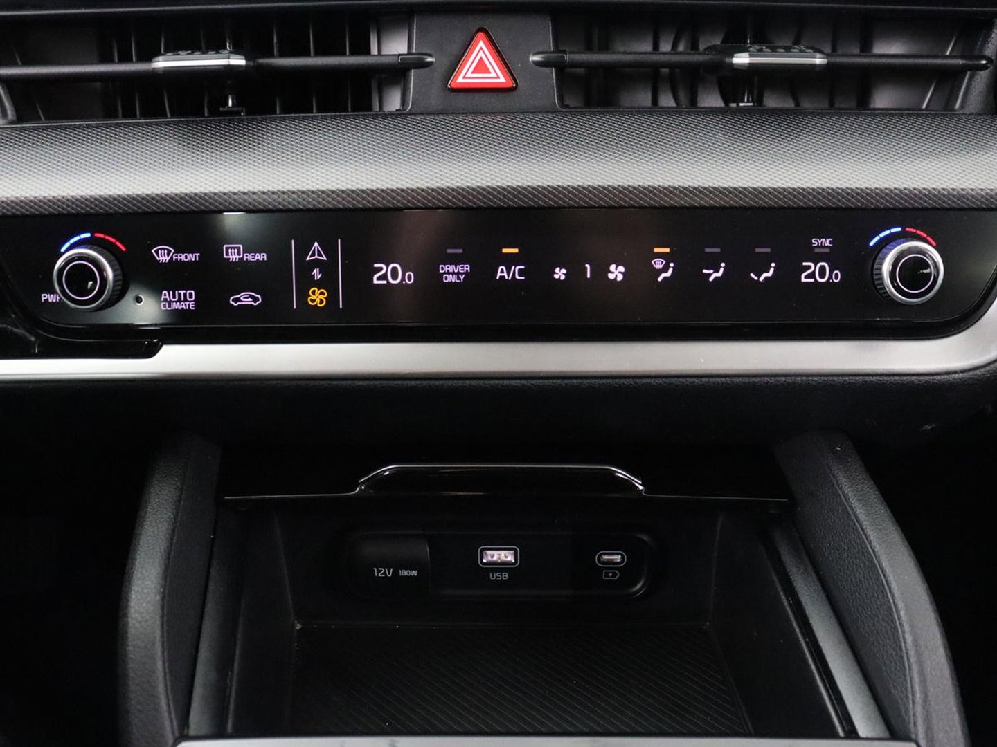 Kia Sportage 1.6 T-GDi Hybrid DynamicLine | Carplay | Adaptive cruise | Navigatie | Full LED | Camera | Climate control | Parkeerhulp