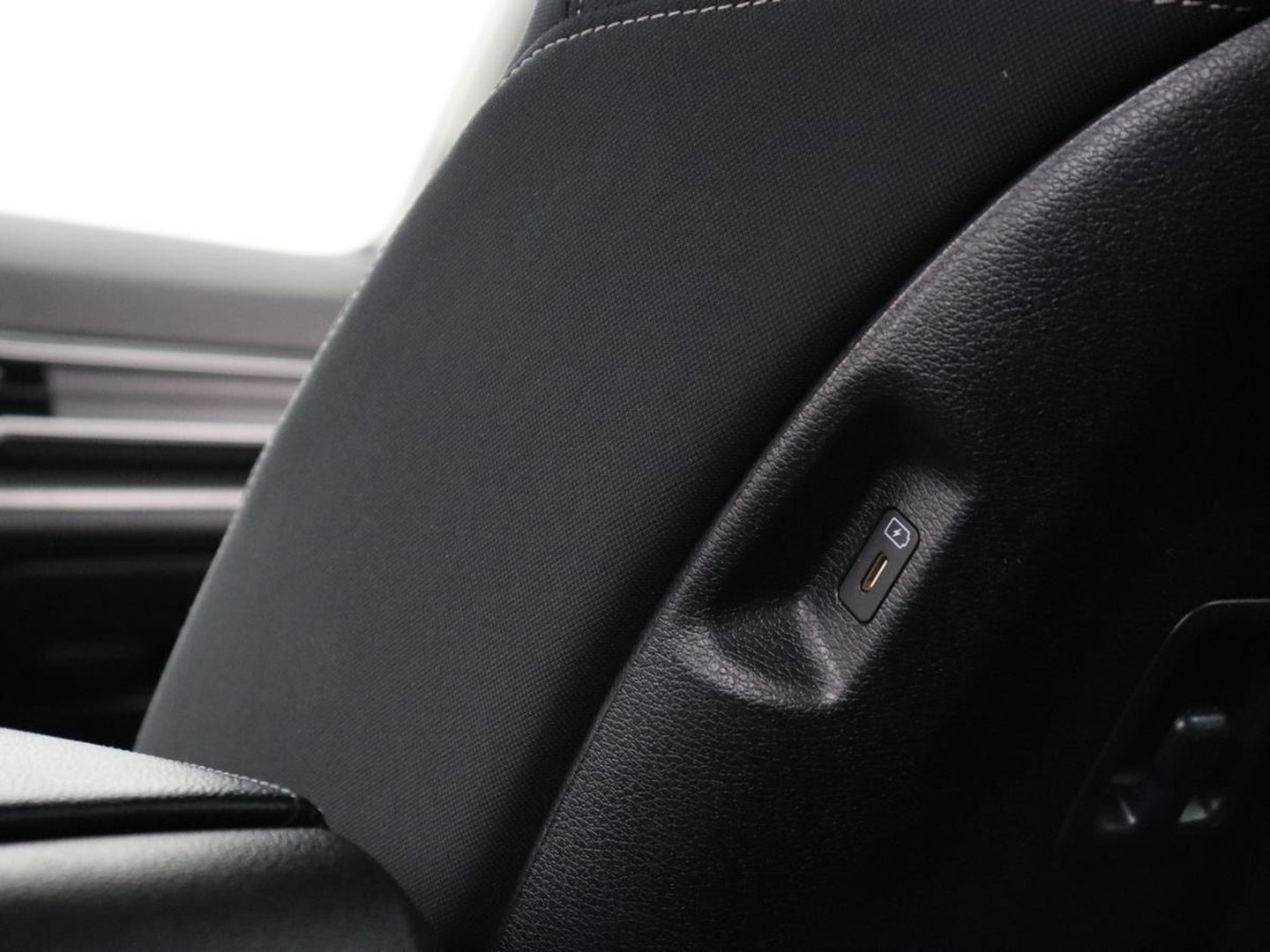 Kia Sportage 1.6 T-GDi Hybrid DynamicLine | Carplay | Adaptive cruise | Navigatie | Full LED | Camera | Climate control | Parkeerhulp