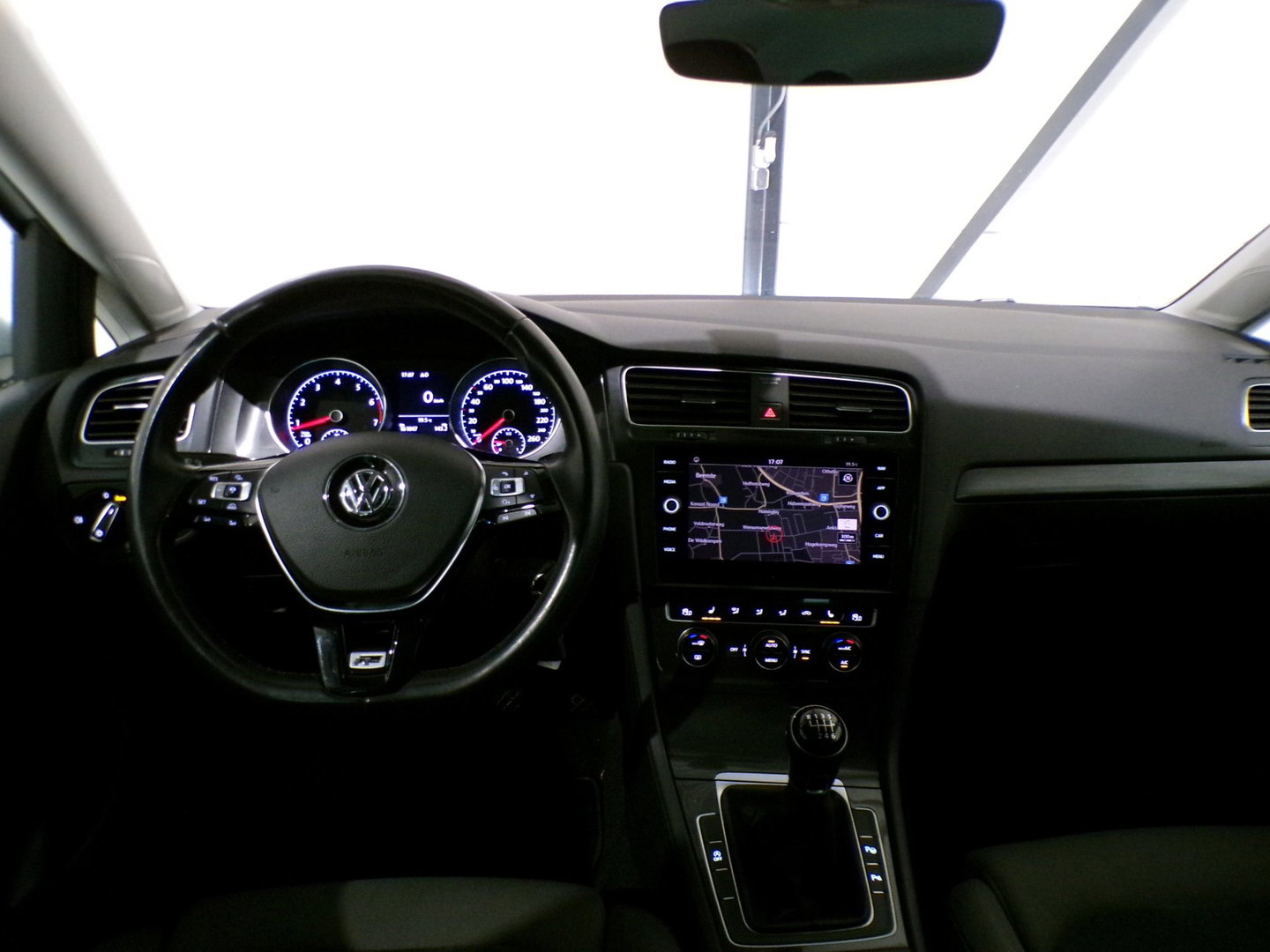 Volkswagen Golf Variant 1.4 TSI Highline R-Line Trekhaak Apple-carplay Stoelverwarming Camera Parkeersensoren Massage Garantie