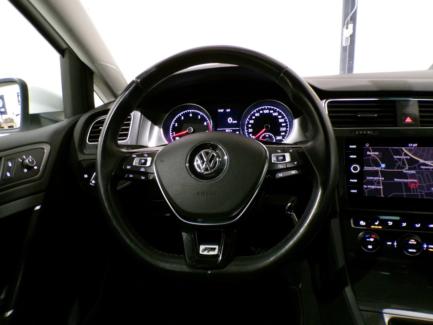 Volkswagen Golf Variant 1.4 TSI Highline R-Line Trekhaak Apple-carplay Stoelverwarming Camera Parkeersensoren Massage Garantie